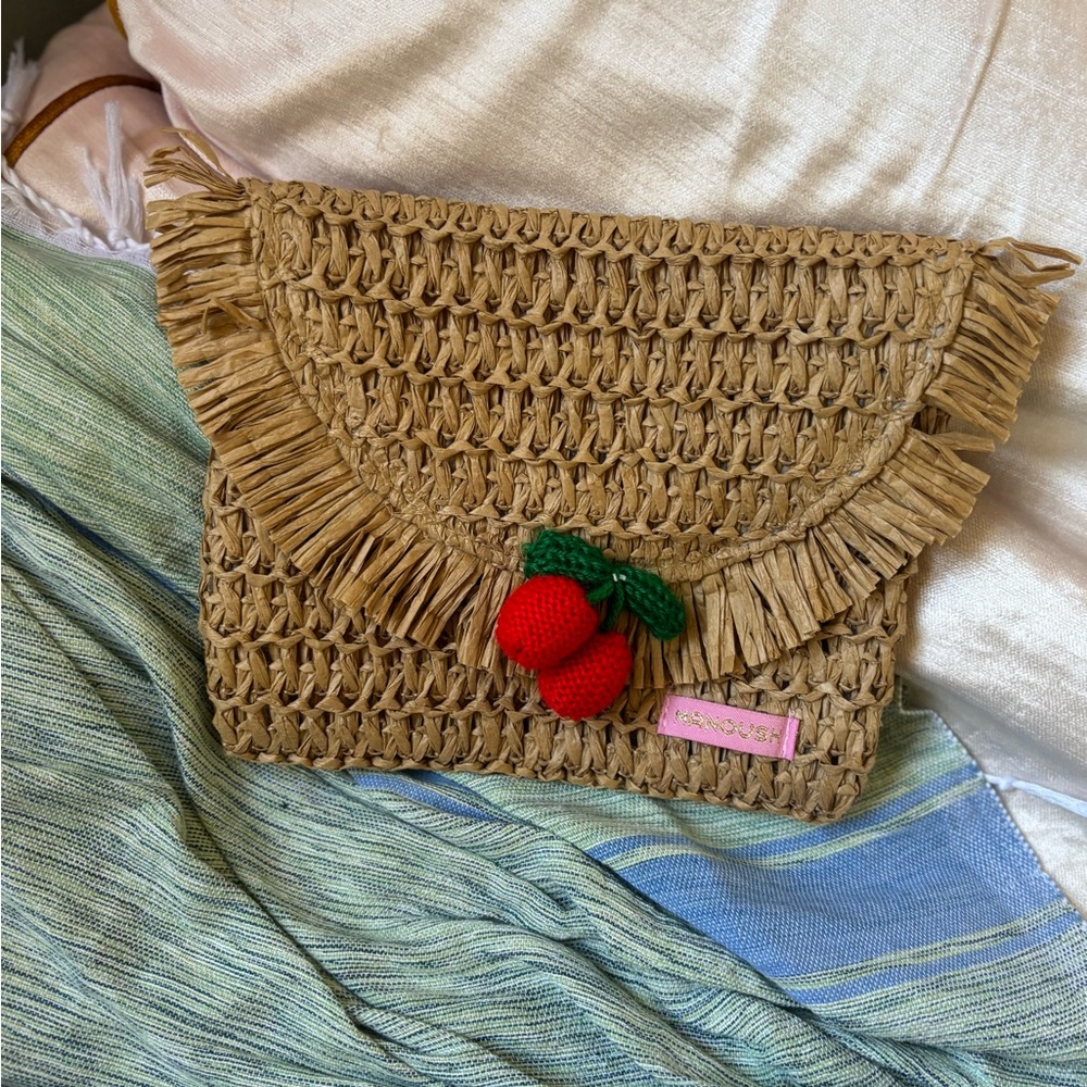 Raffia mini clutch